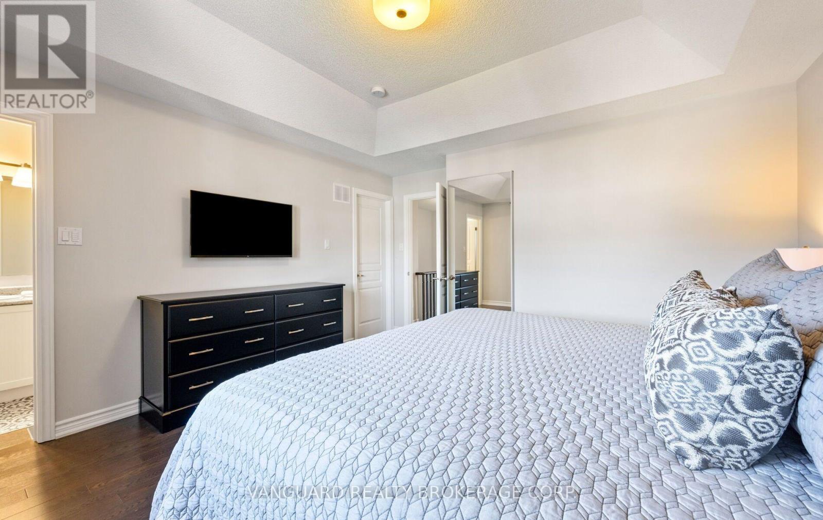 71 HAWKE CRESCENT - 24