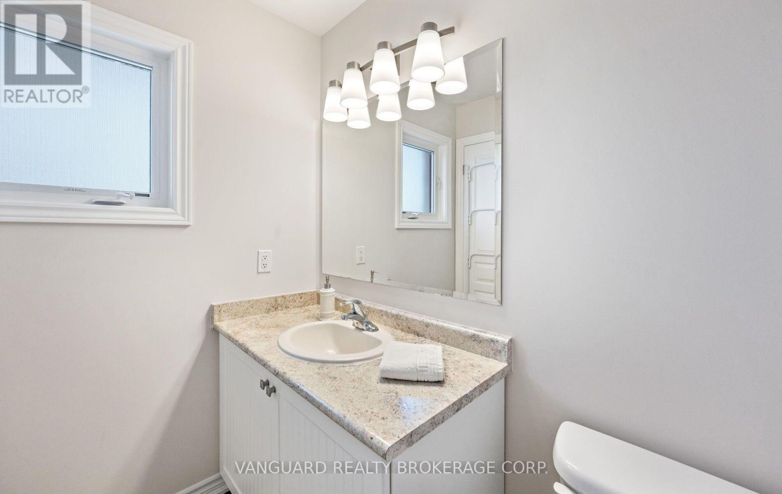 71 HAWKE CRESCENT - 28