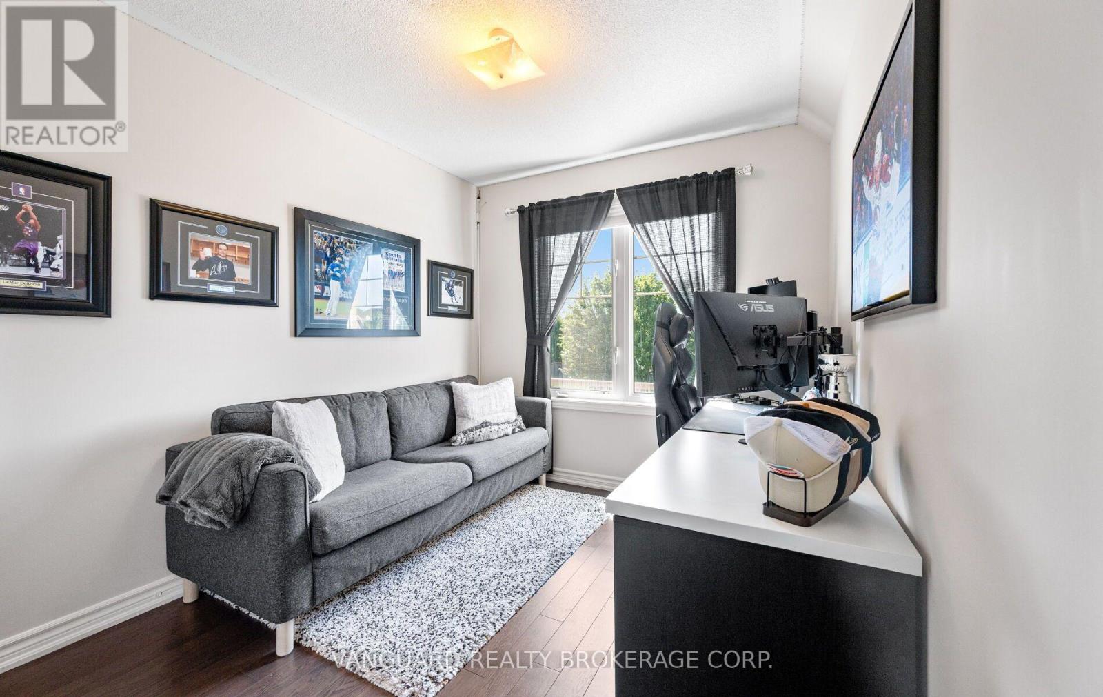 71 HAWKE CRESCENT - 29
