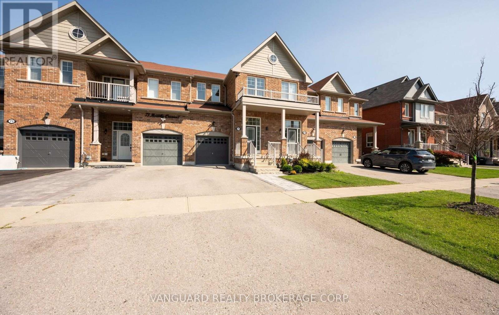 71 HAWKE CRESCENT - 3