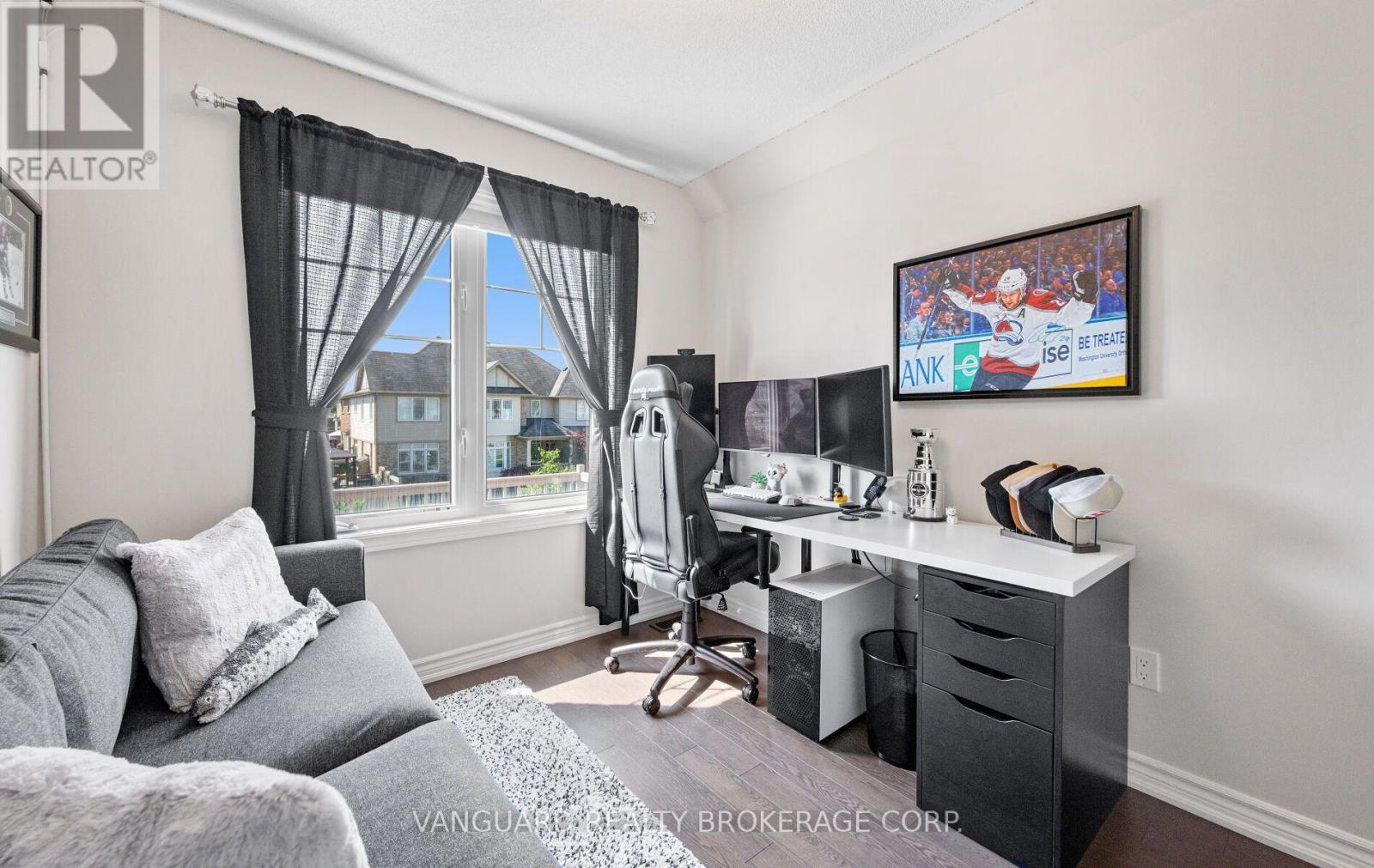 71 HAWKE CRESCENT - 30