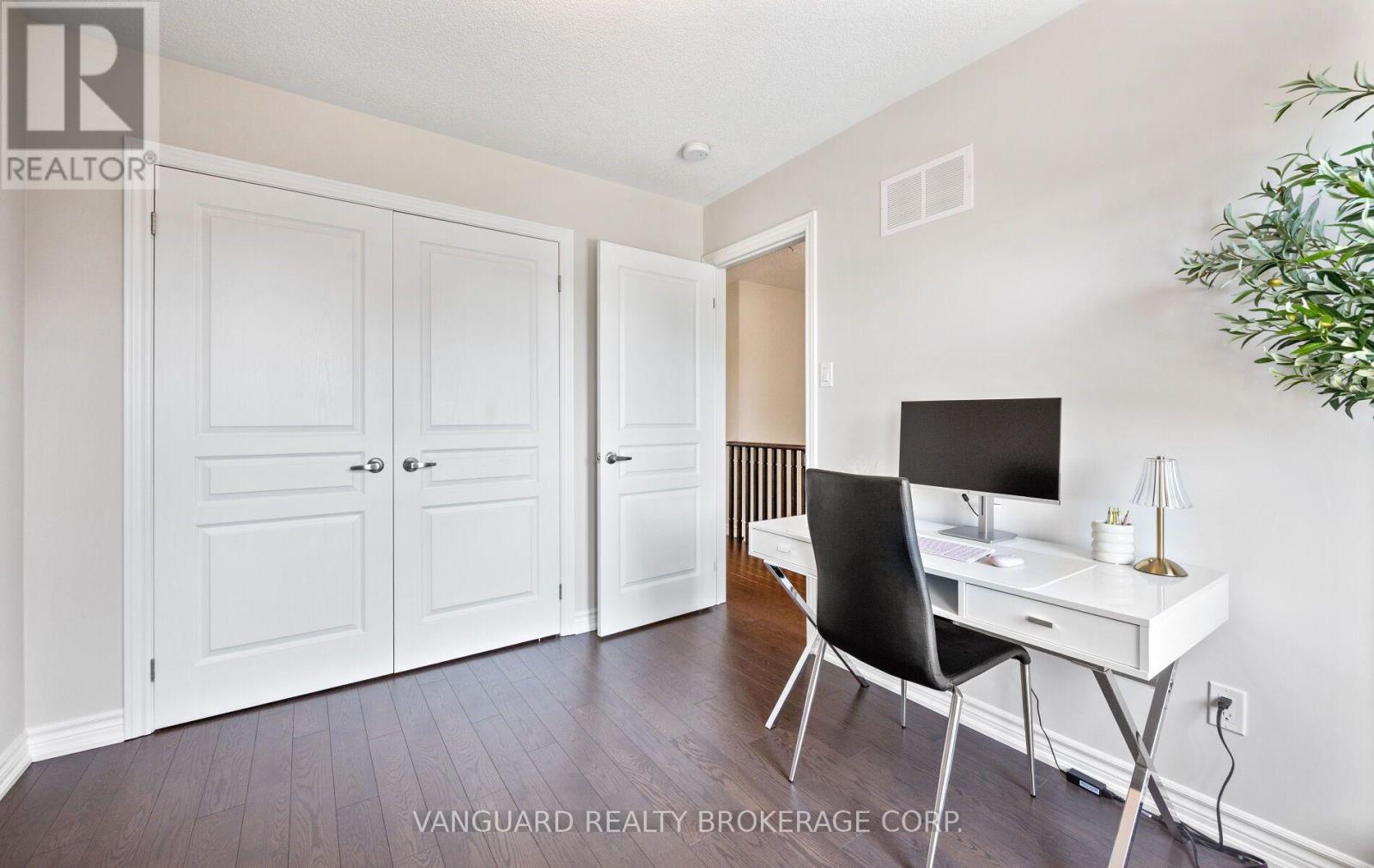 71 HAWKE CRESCENT - 33