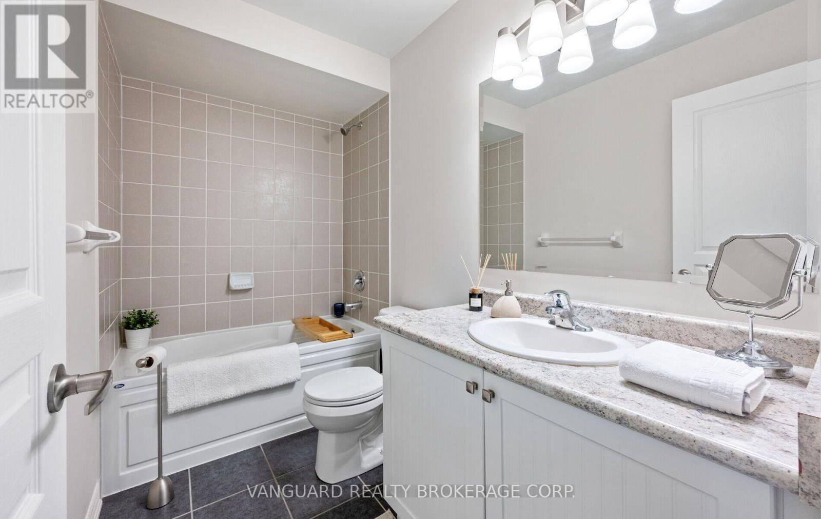 71 HAWKE CRESCENT - 34