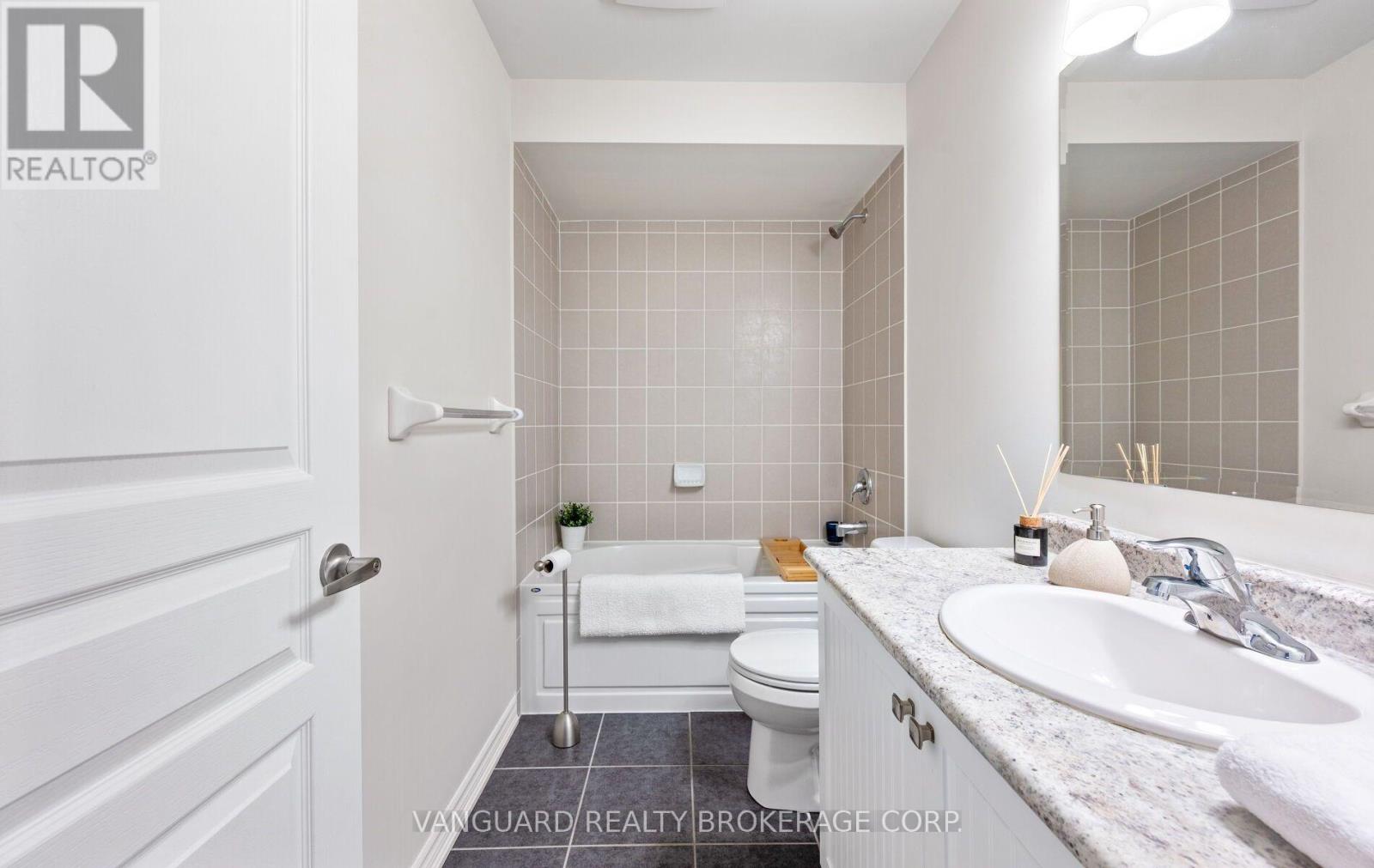 71 HAWKE CRESCENT - 35