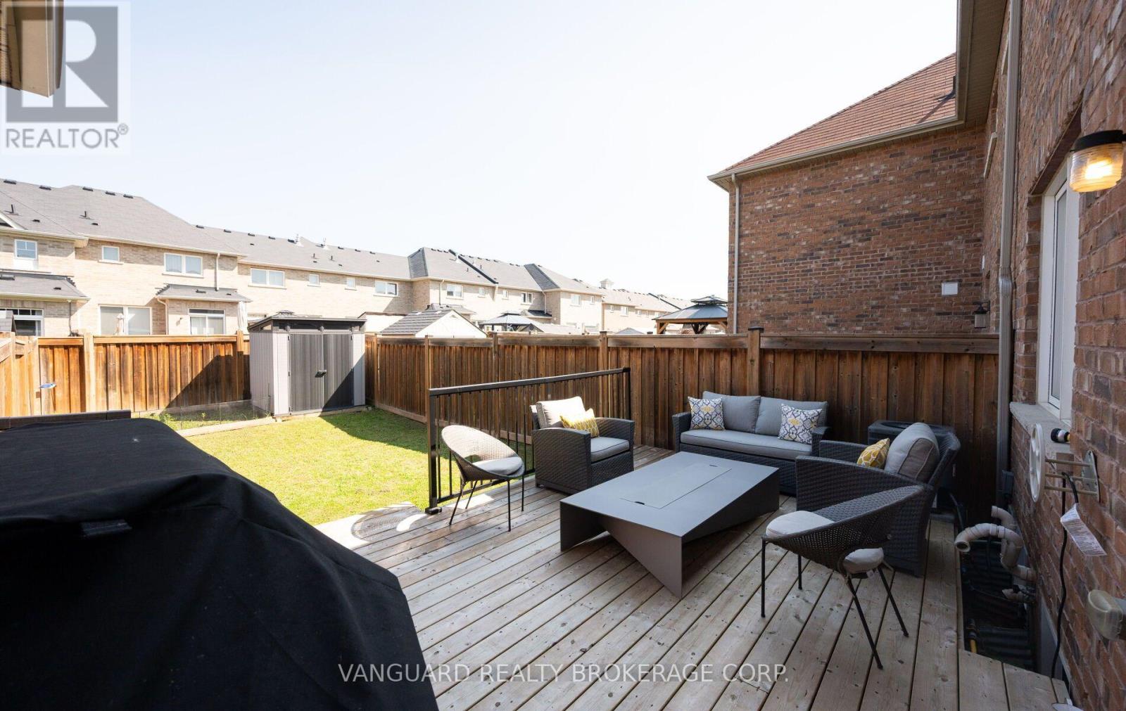 71 HAWKE CRESCENT - 38