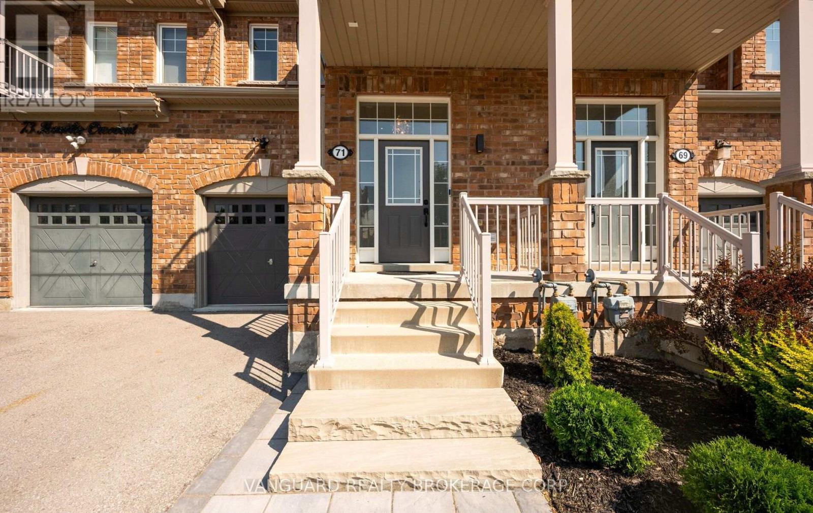 71 HAWKE CRESCENT - 4
