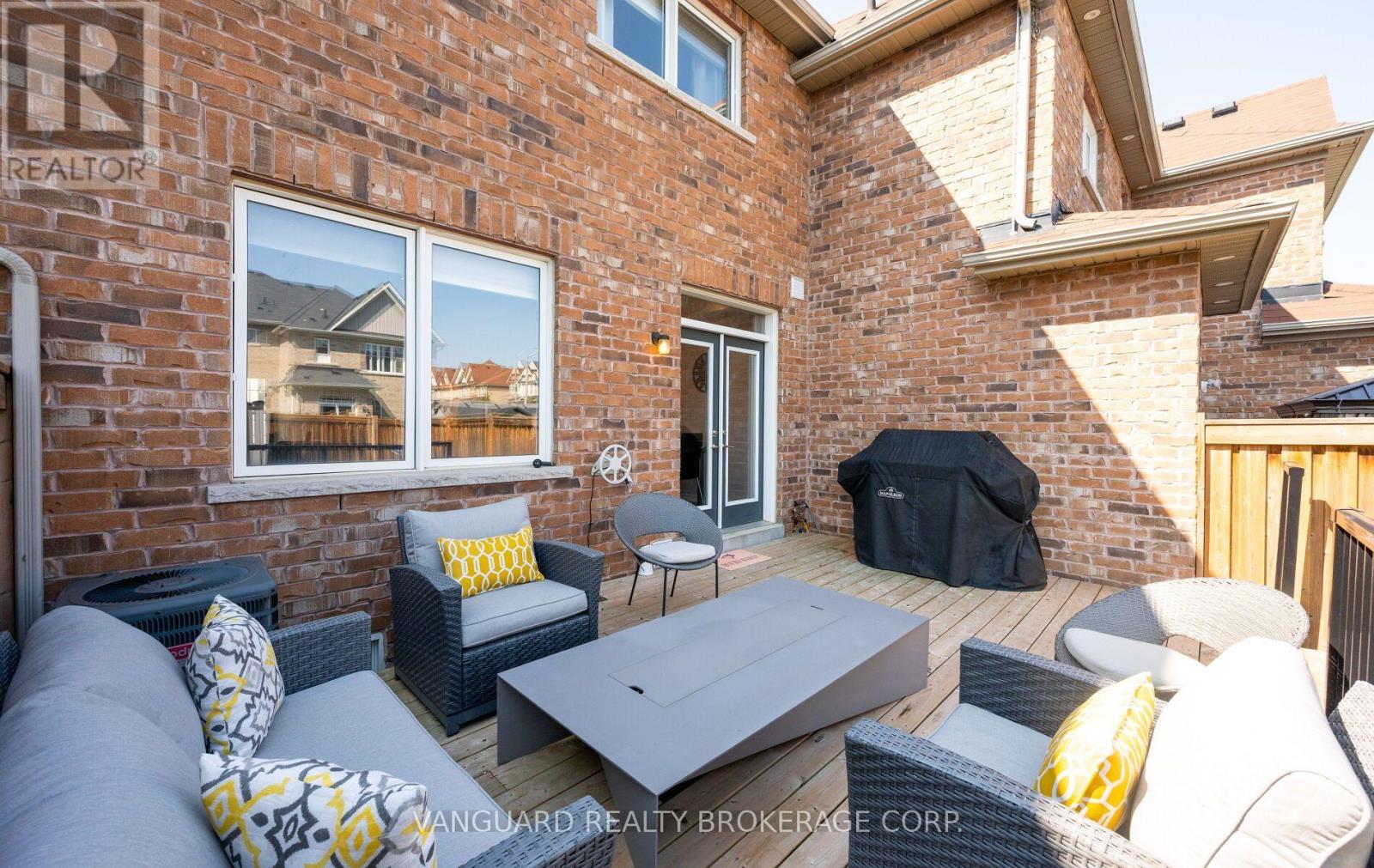 71 HAWKE CRESCENT - 41
