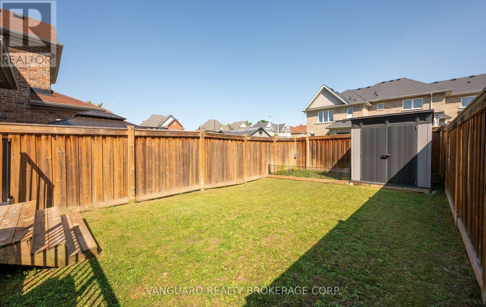 71 HAWKE CRESCENT - 44