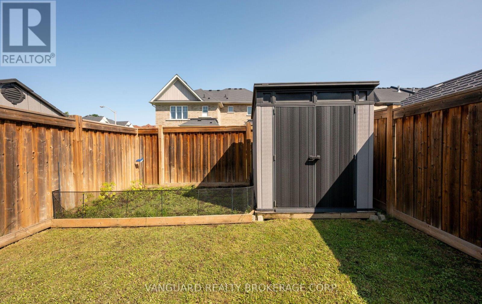 71 HAWKE CRESCENT - 45