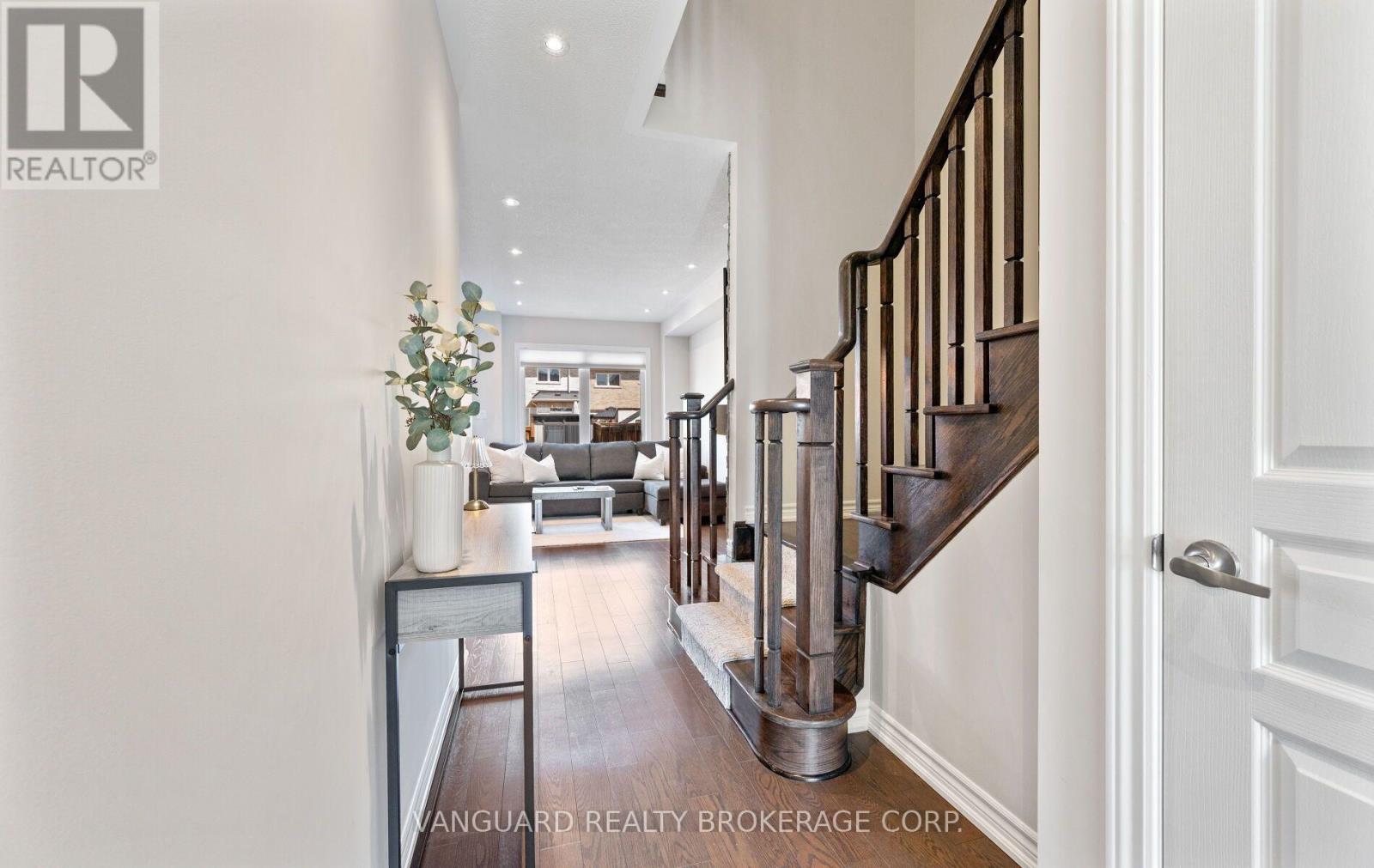 71 HAWKE CRESCENT - 8
