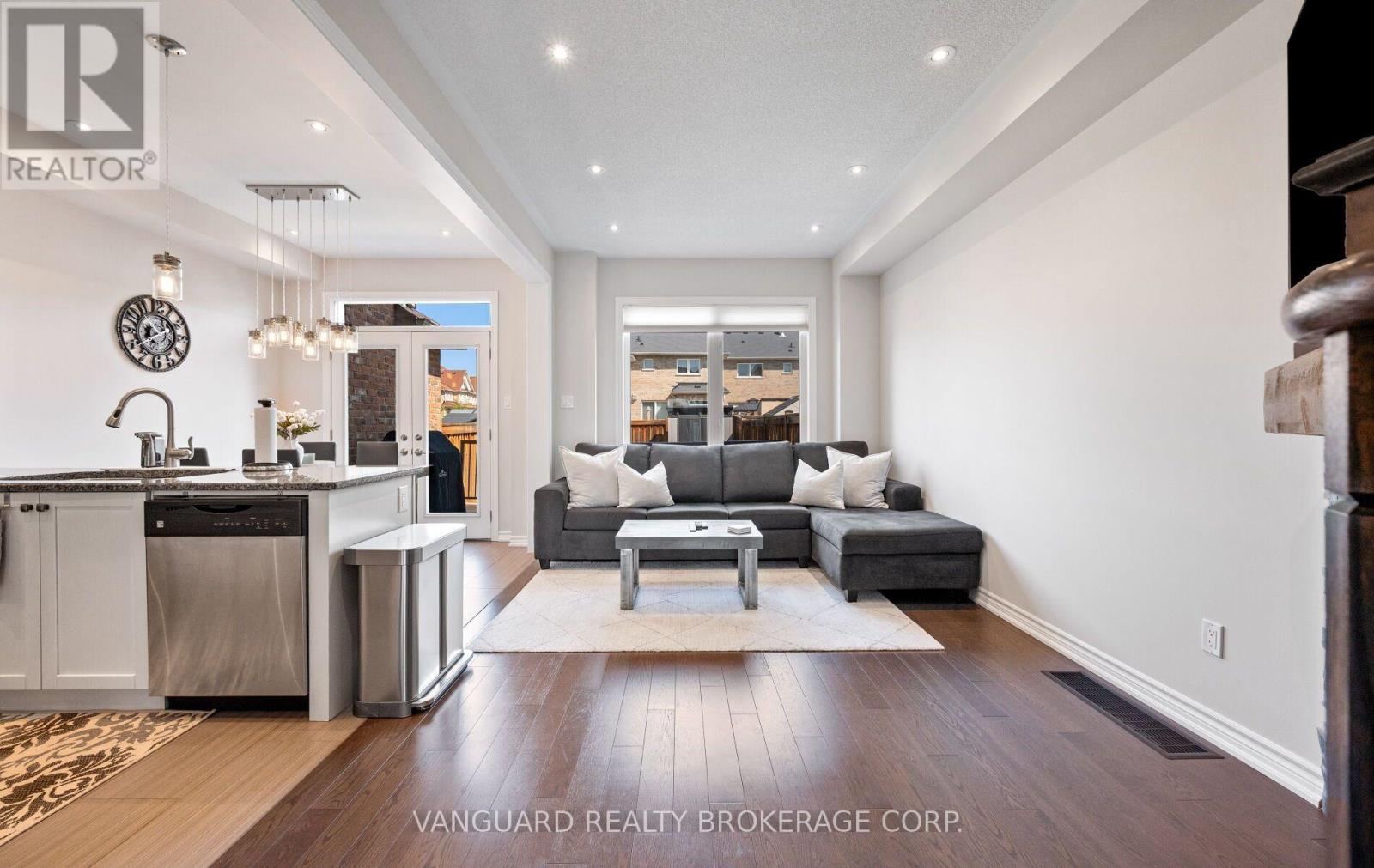 71 HAWKE CRESCENT - 9
