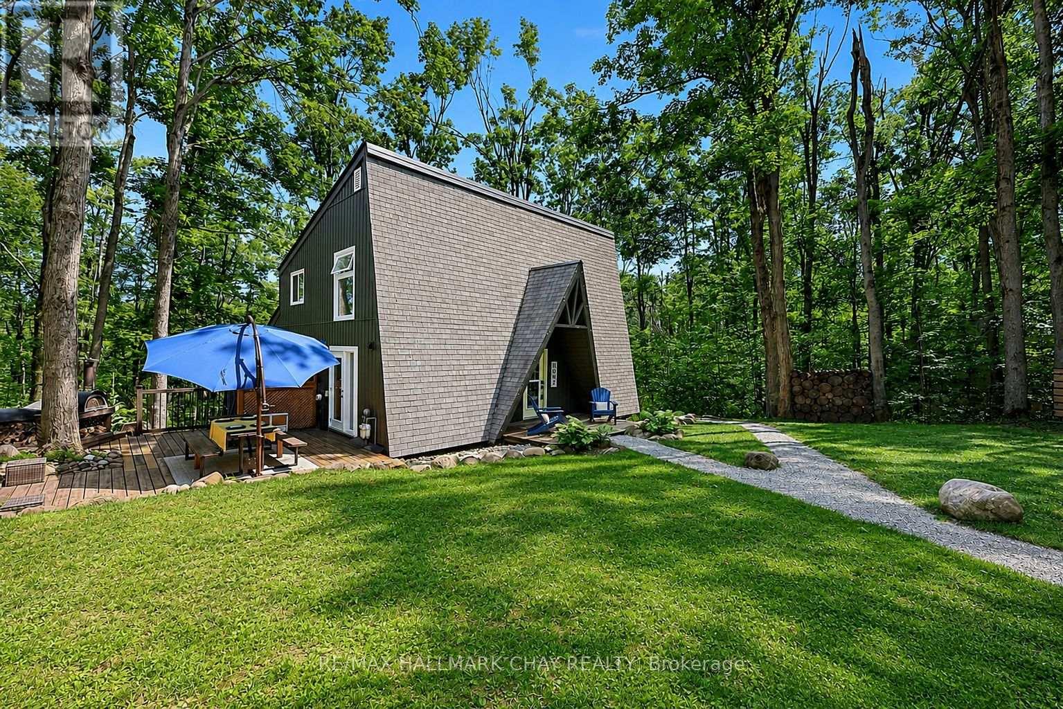 88 HURONWOODS DRIVE - 2