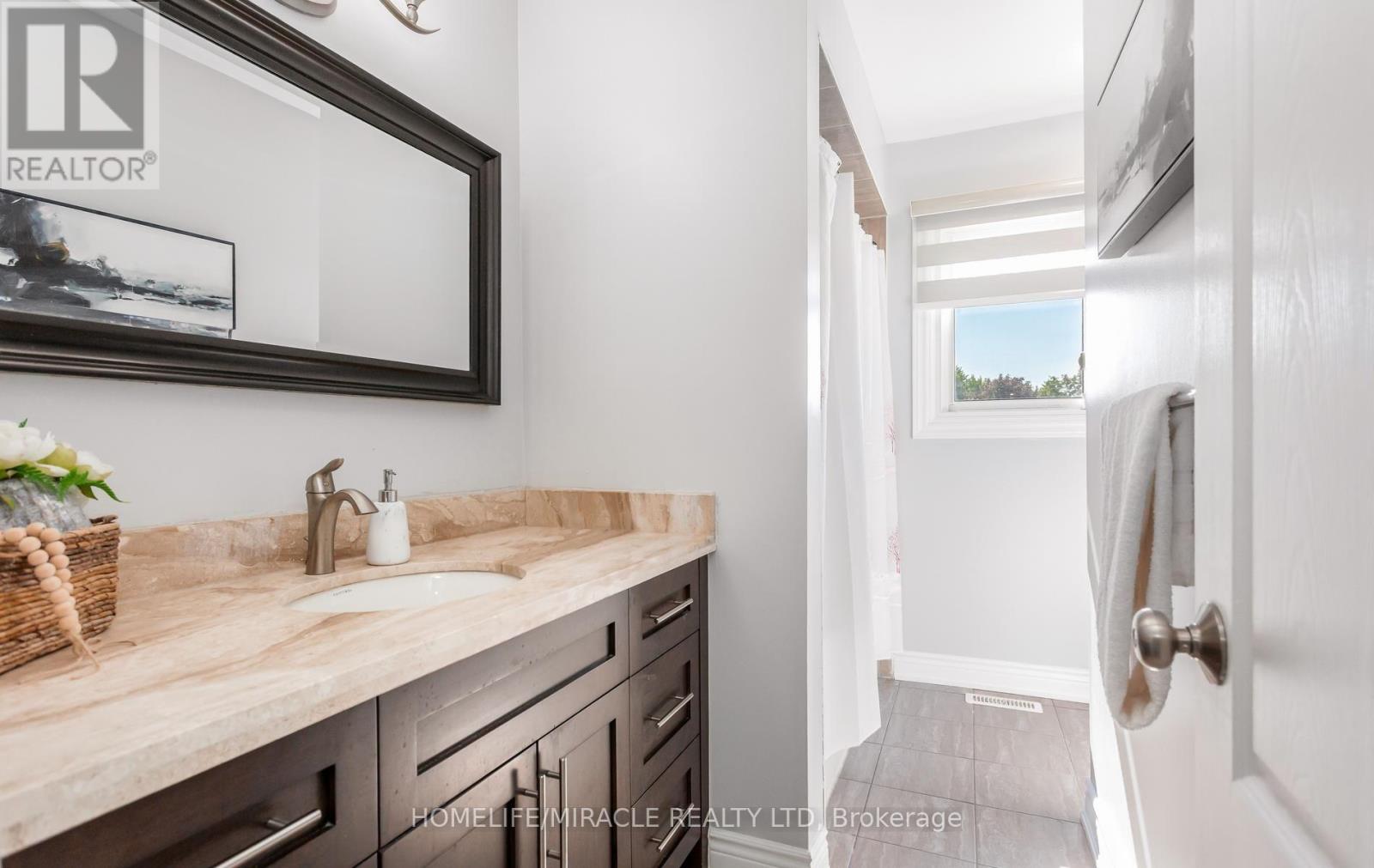 49 NEWBRIDGE CRESCENT - 32