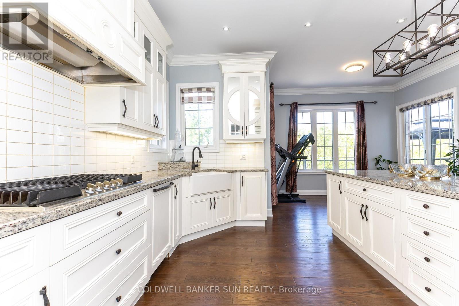 48 HANBURY CRESCENT - 13