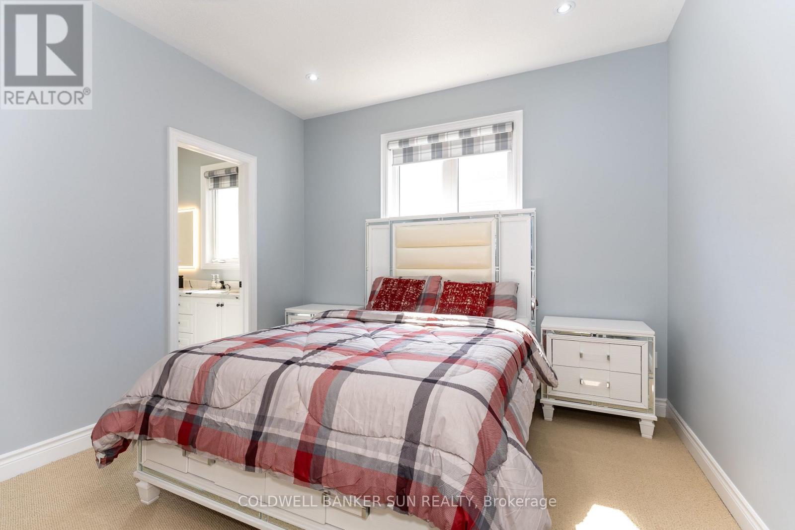 48 HANBURY CRESCENT - 26