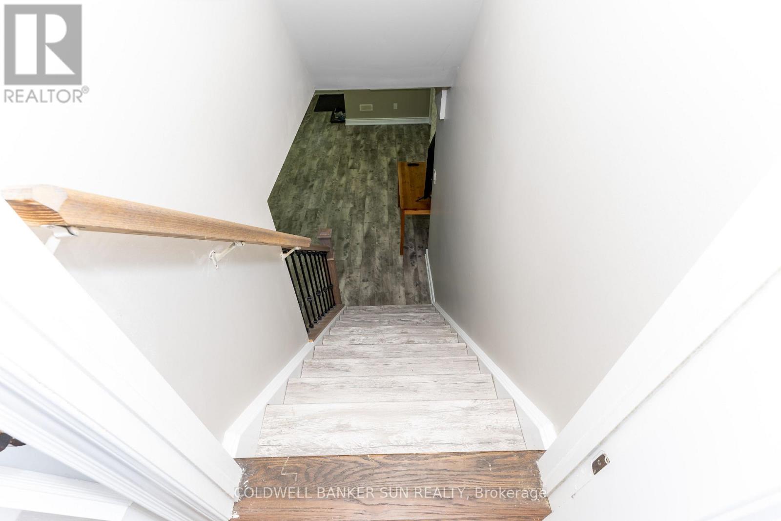48 HANBURY CRESCENT - 35