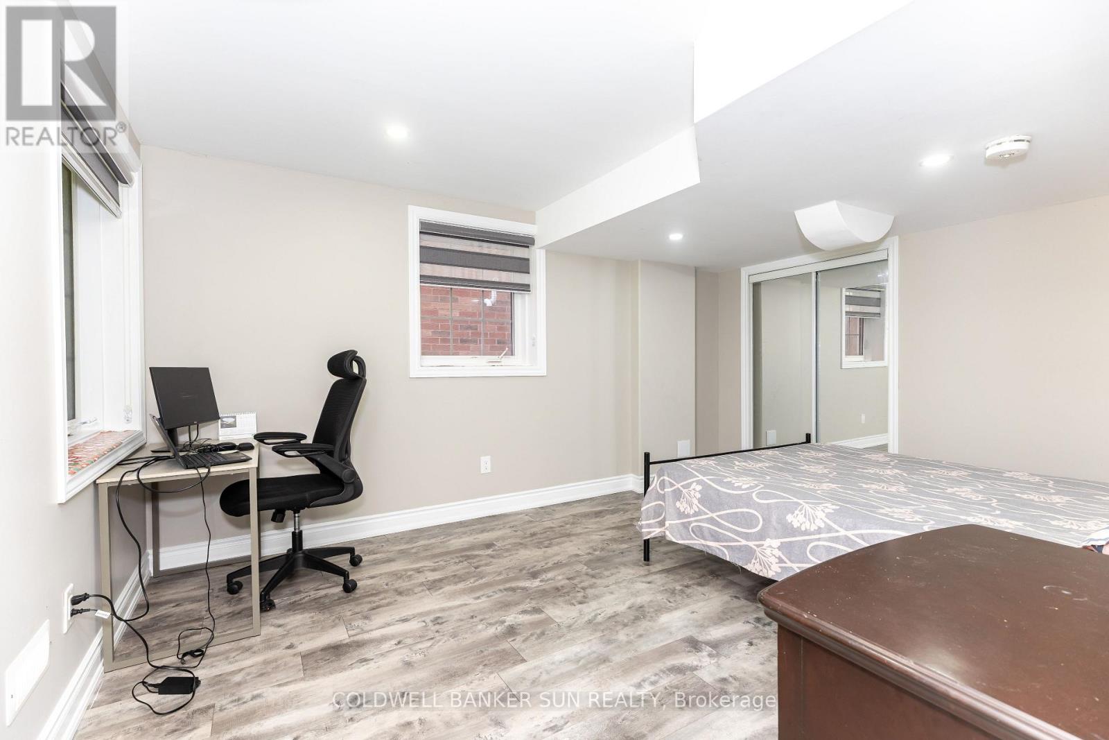 48 HANBURY CRESCENT - 39