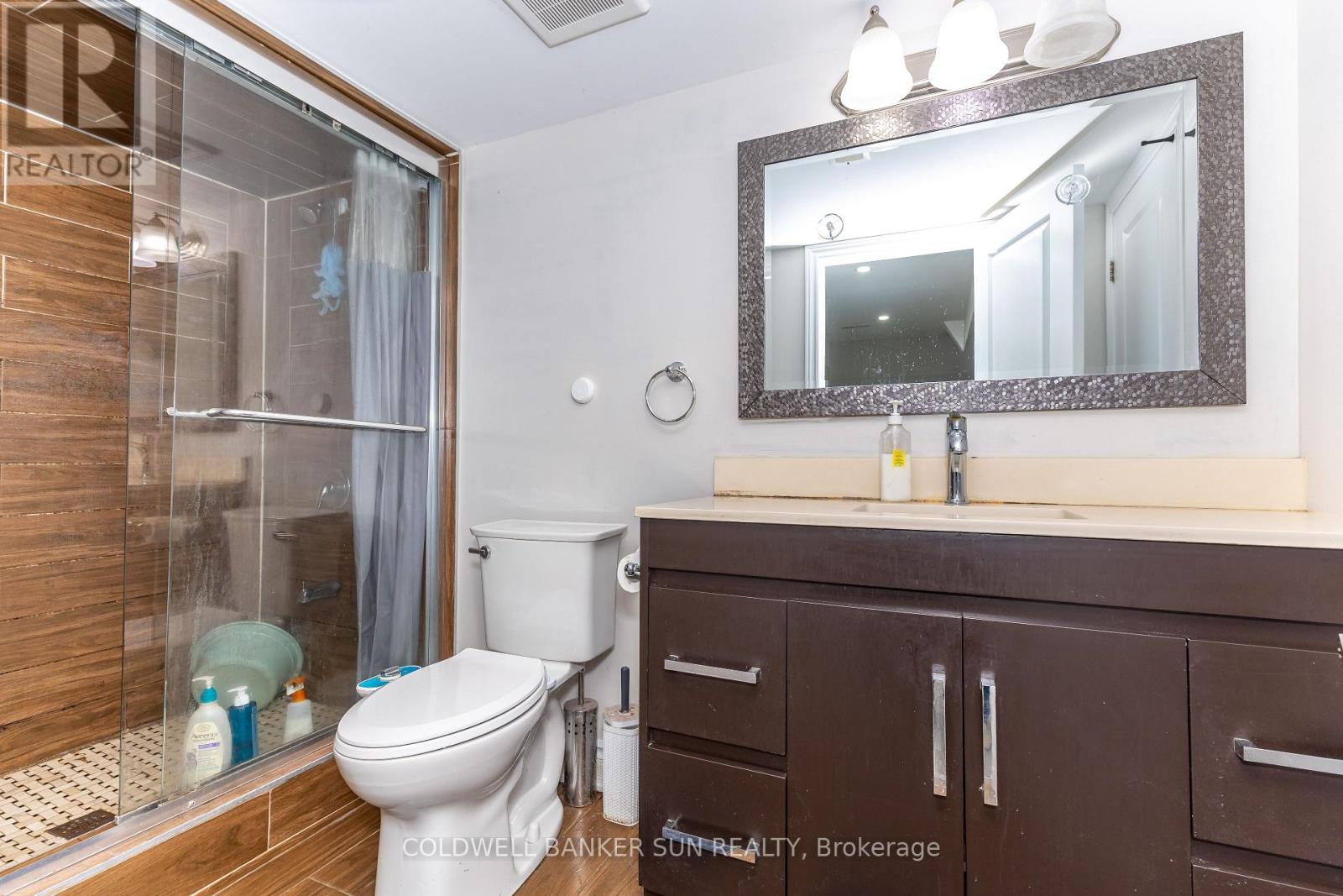 48 HANBURY CRESCENT - 43
