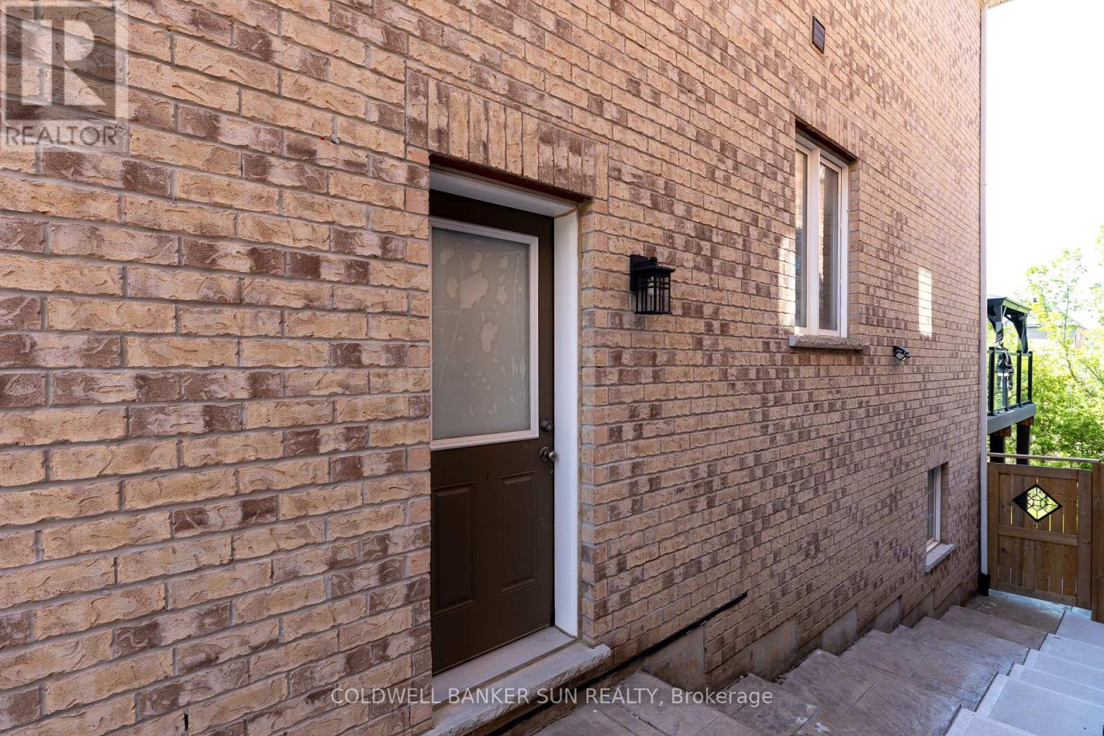 48 HANBURY CRESCENT - 44