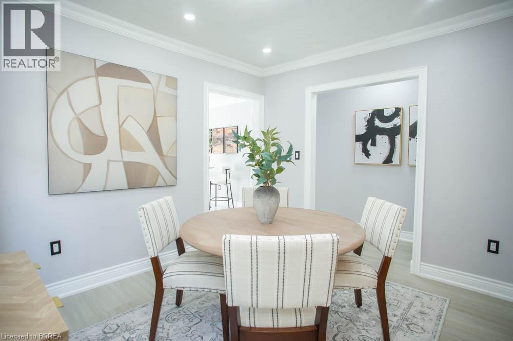 61 LESLIE Avenue - 11