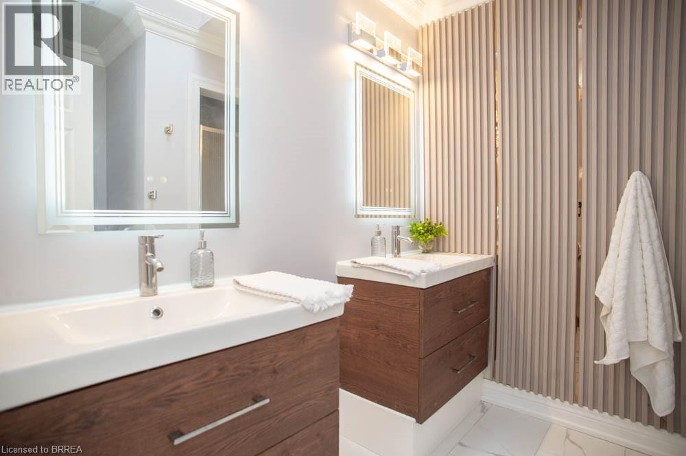 61 LESLIE Avenue - 17