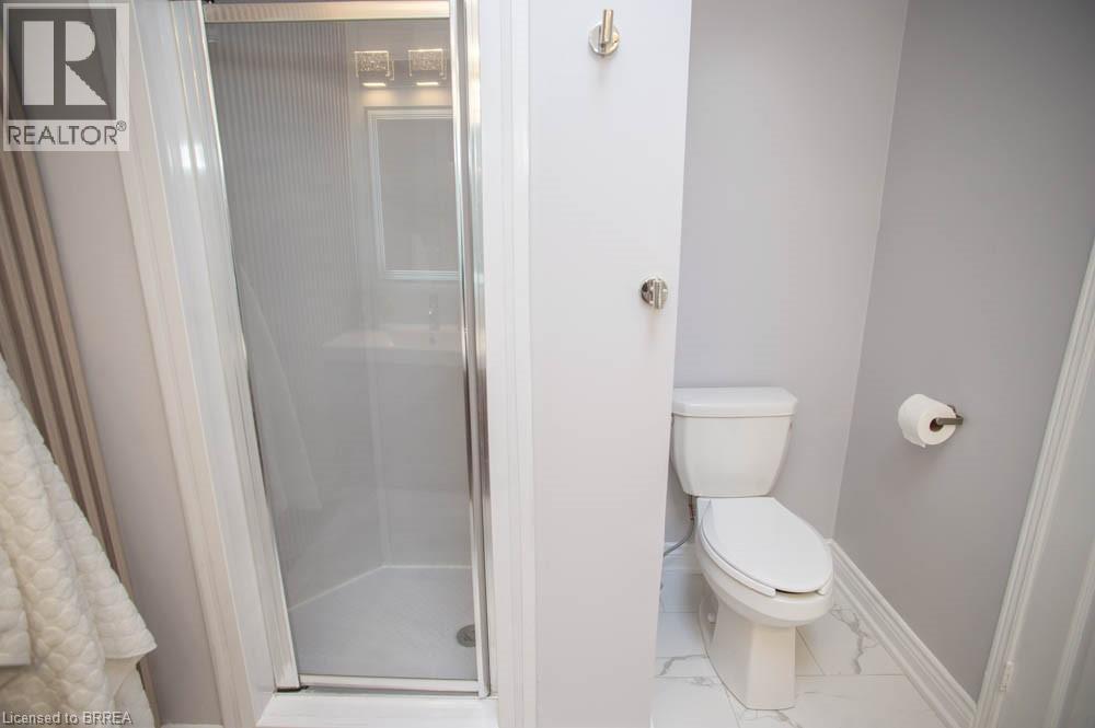 61 LESLIE Avenue - 18