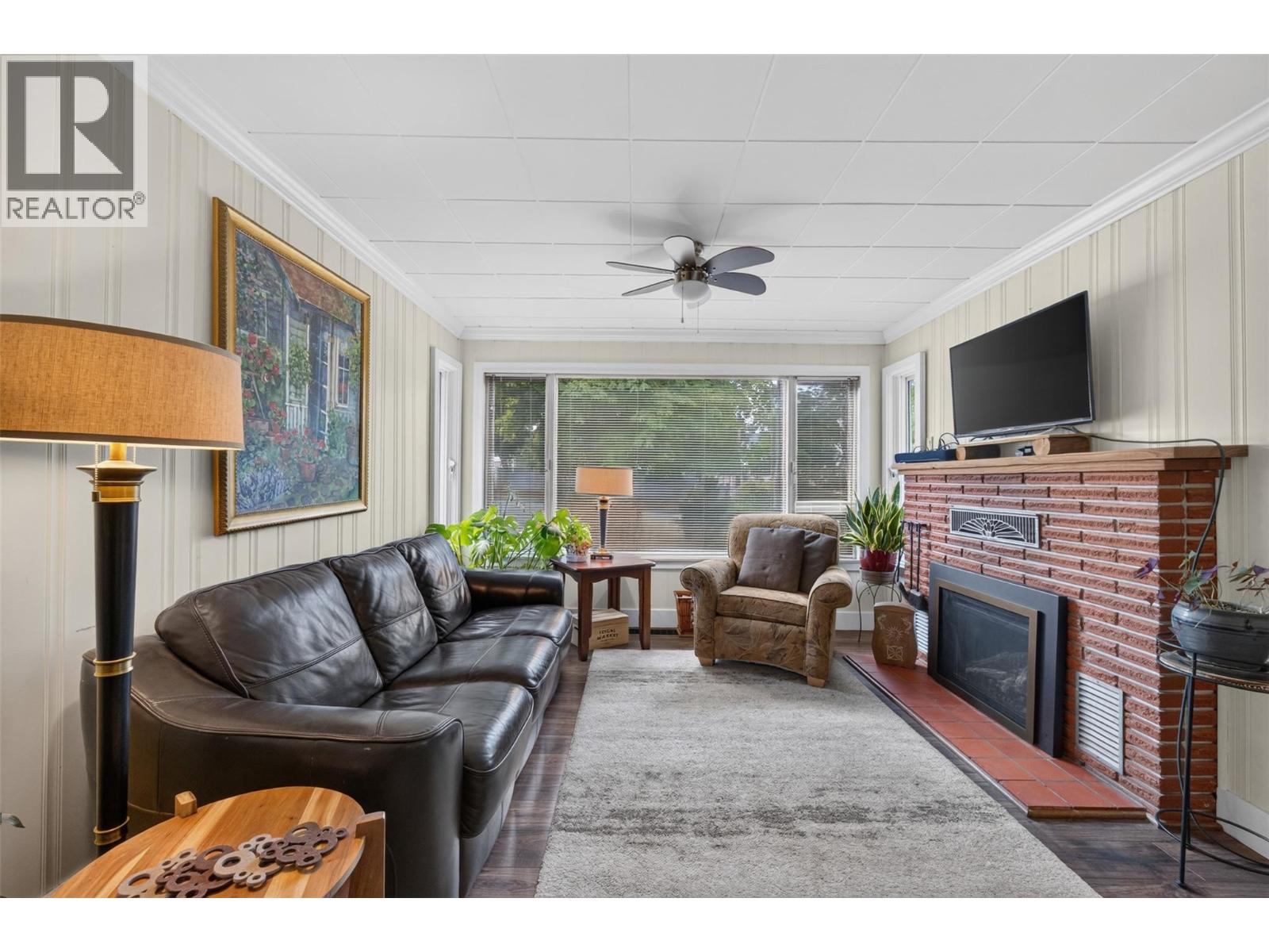 1803 37 Avenue - 37