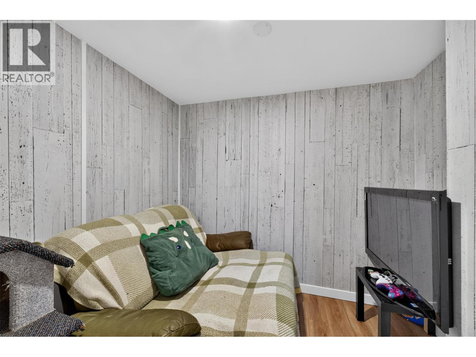 1803 37 Avenue - 50