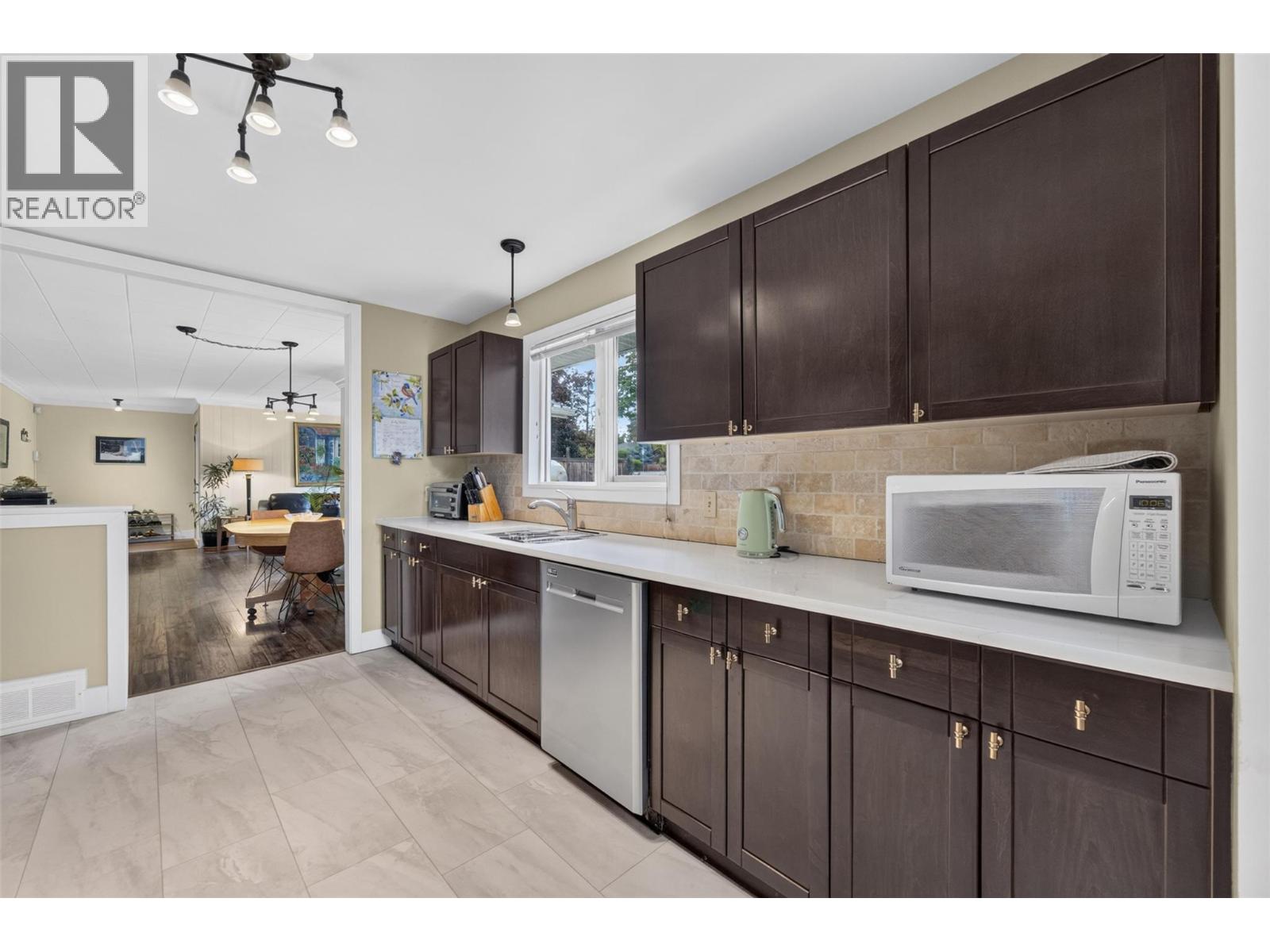1803 37 Avenue - 31