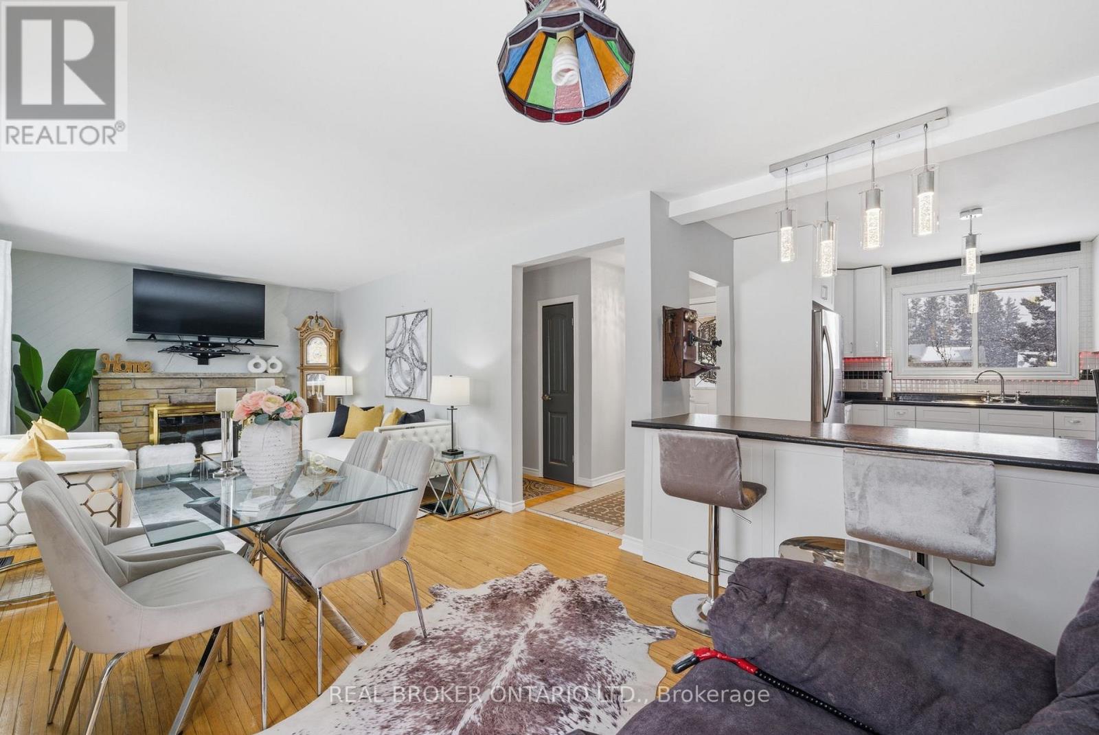 1157 LAKESHORE ROAD - 1