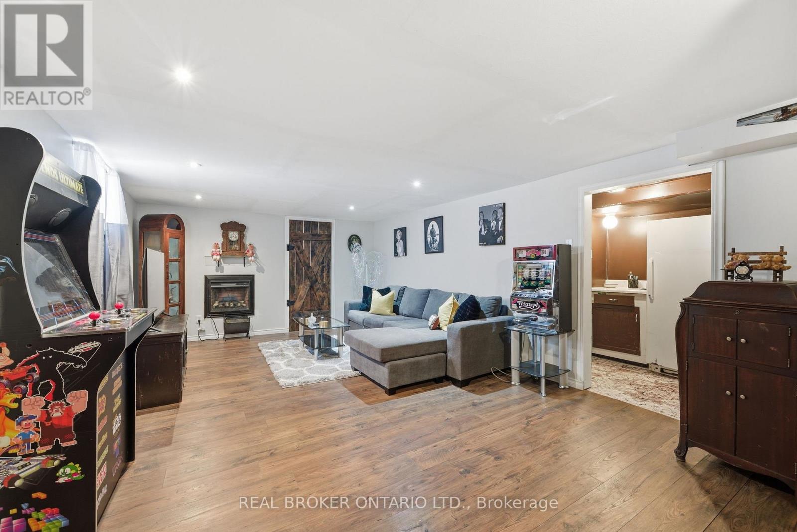 1157 LAKESHORE ROAD - 19