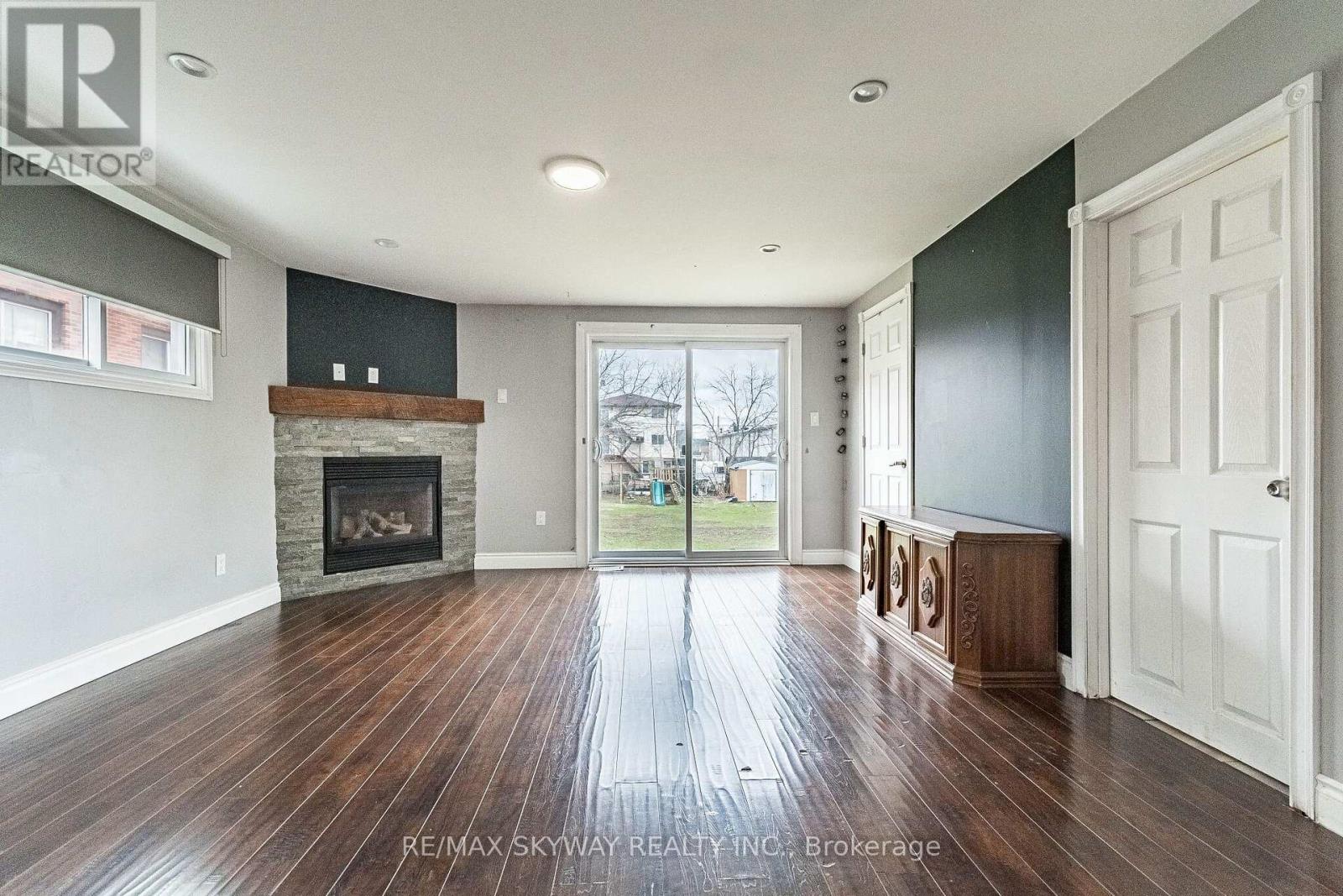 1230 DUKE STREET - 11