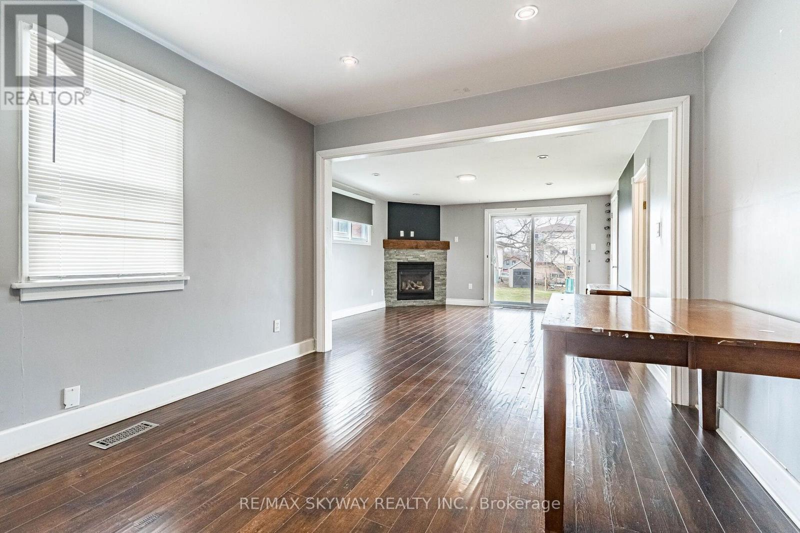 1230 DUKE STREET - 12