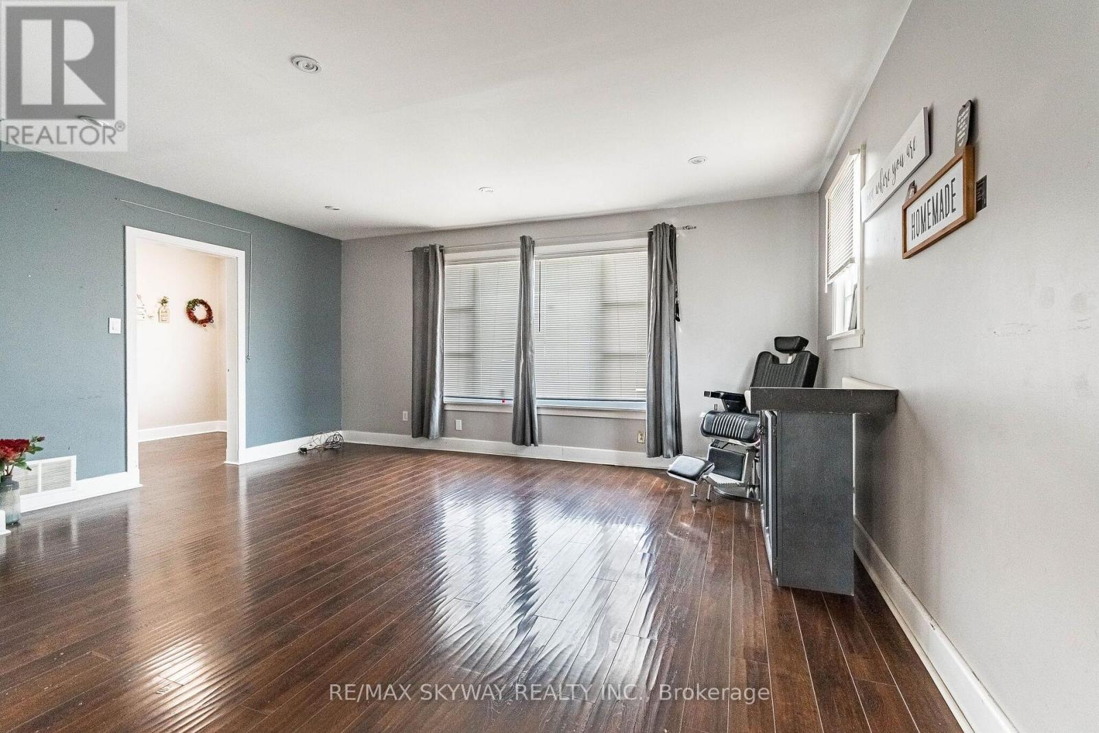 1230 DUKE STREET - 18