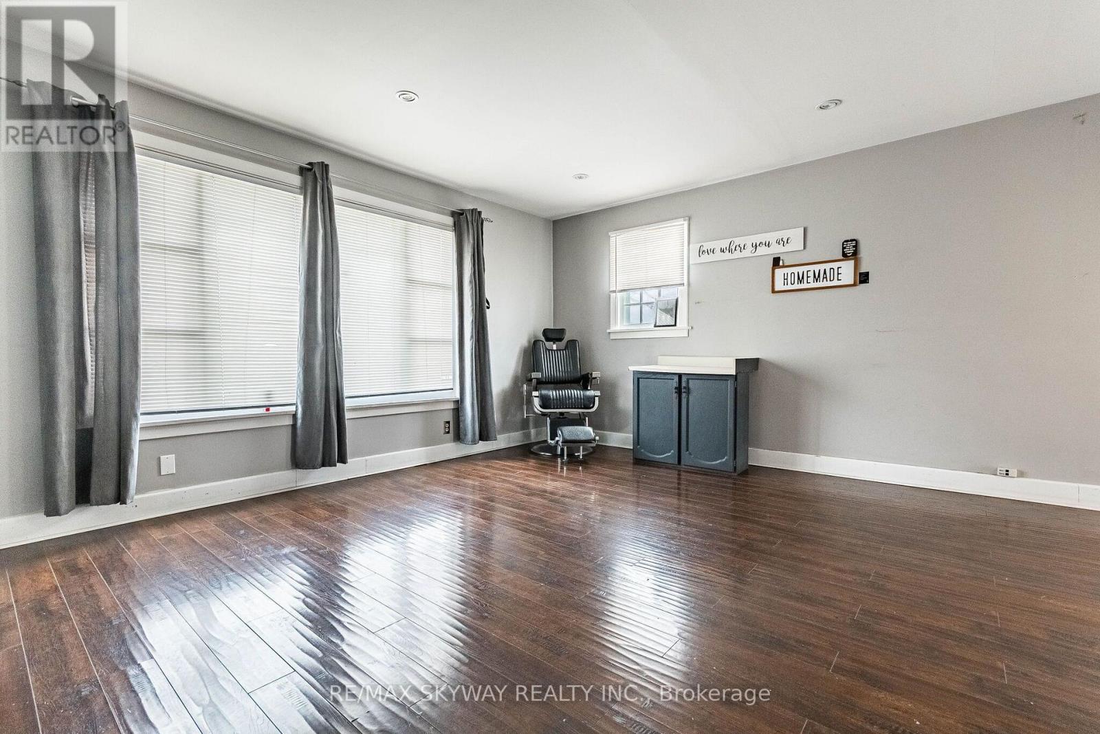 1230 DUKE STREET - 19