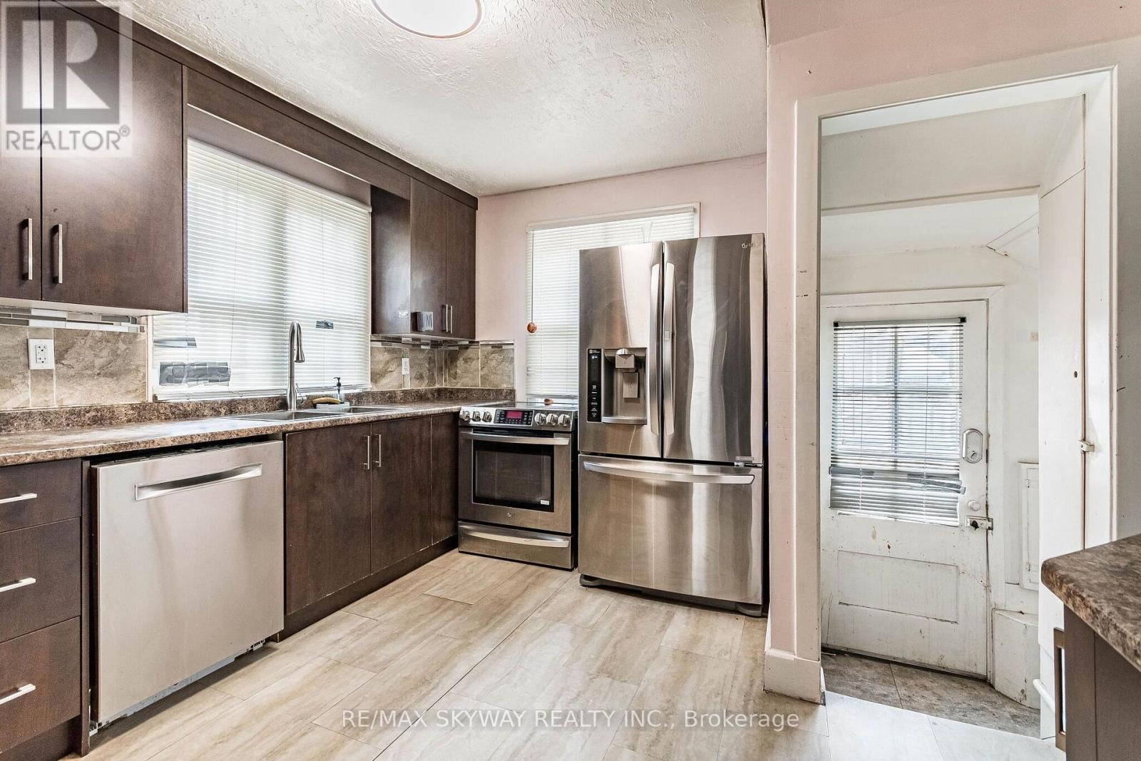 1230 DUKE STREET - 20