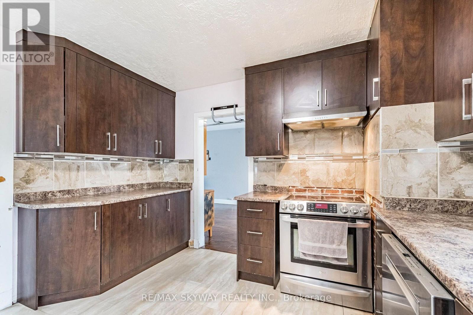 1230 DUKE STREET - 21