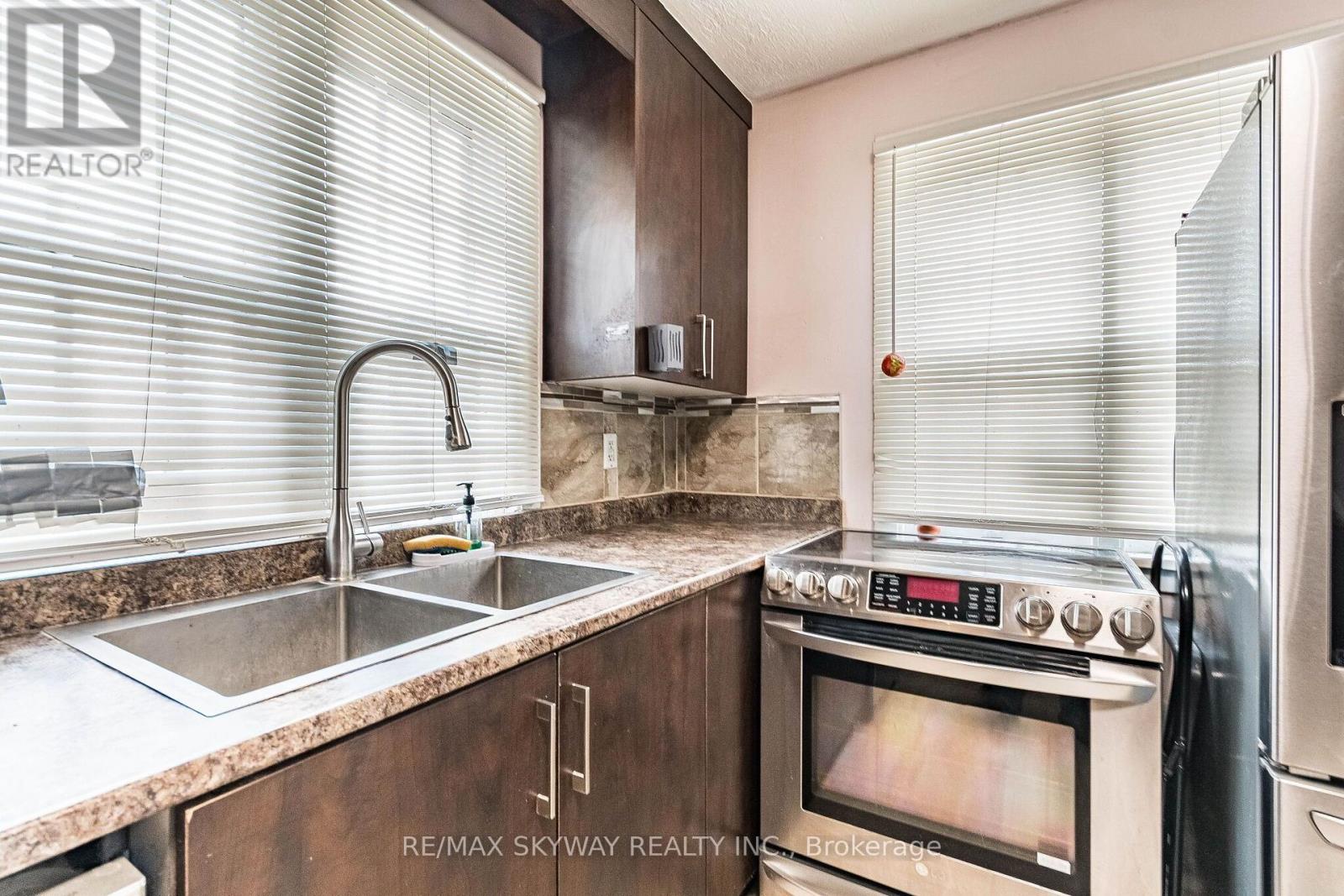 1230 DUKE STREET - 22