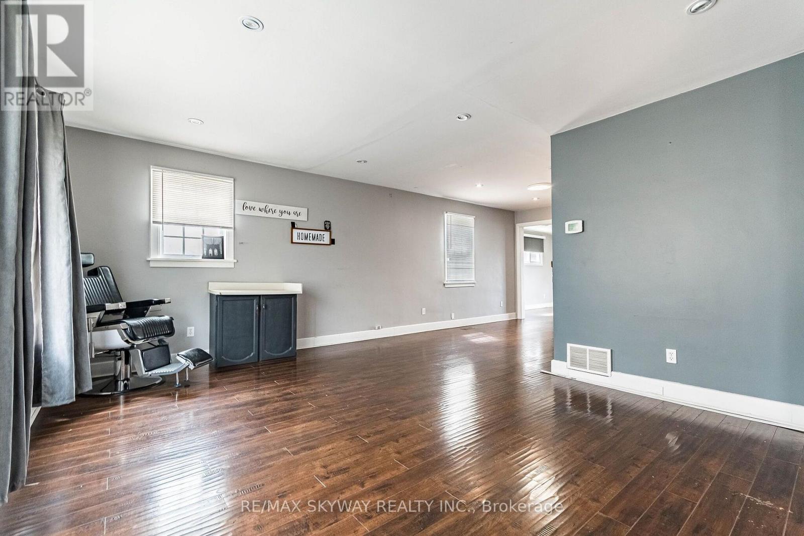 1230 DUKE STREET - 23