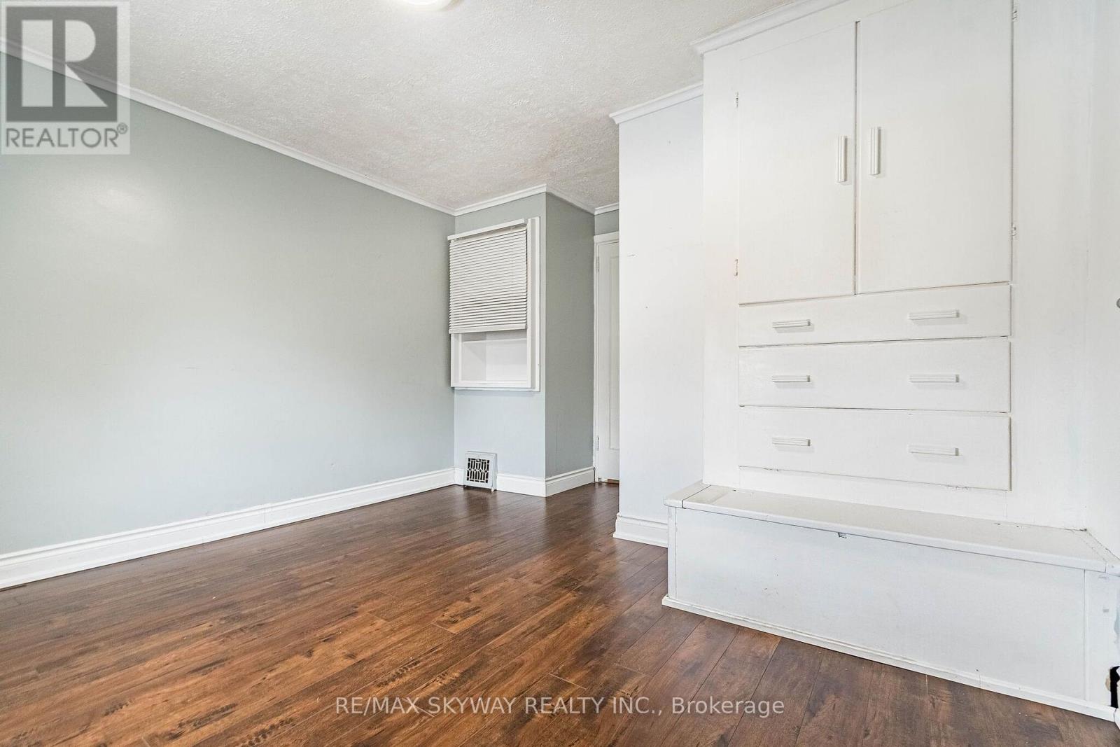 1230 DUKE STREET - 33