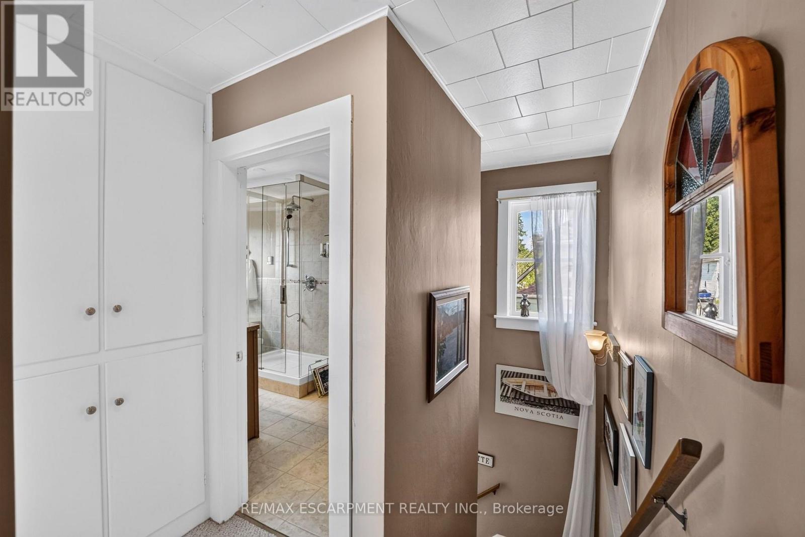 438 BROAD STREET W - Image 35