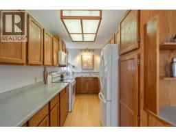 Dining nook - 1335 Rudlin St, Victoria, BC V8V3R9 Photo 8