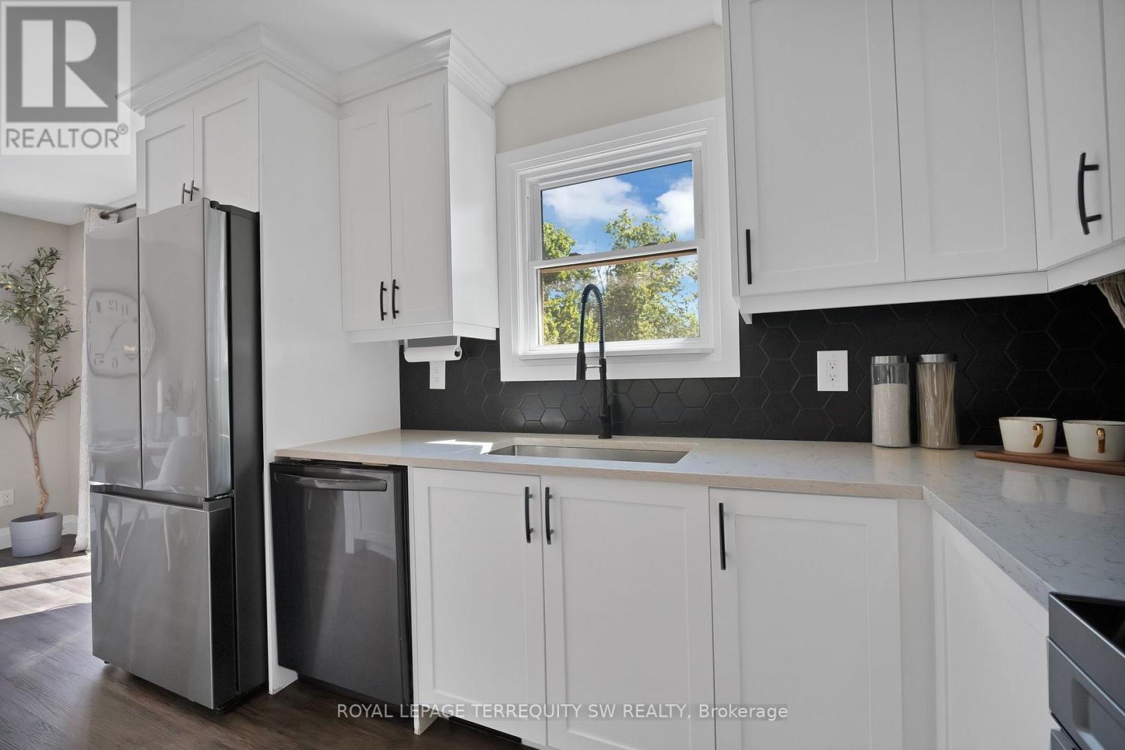 2249 WILLARD AVENUE - 28