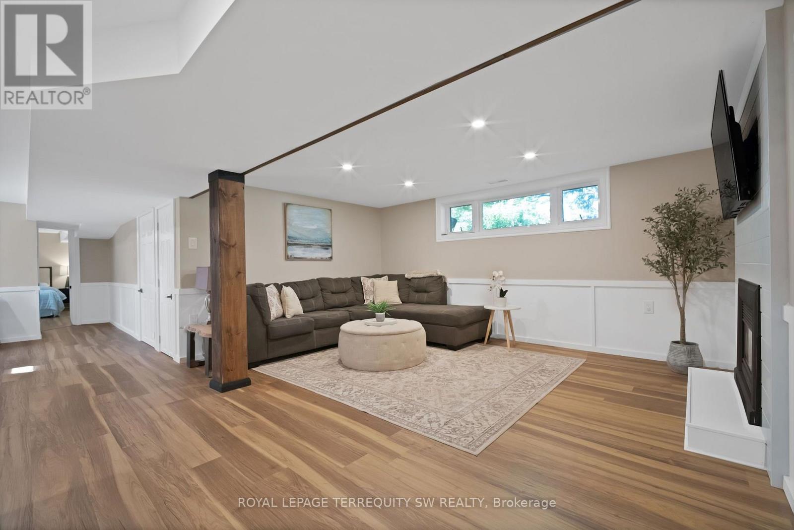 2249 WILLARD AVENUE - 44