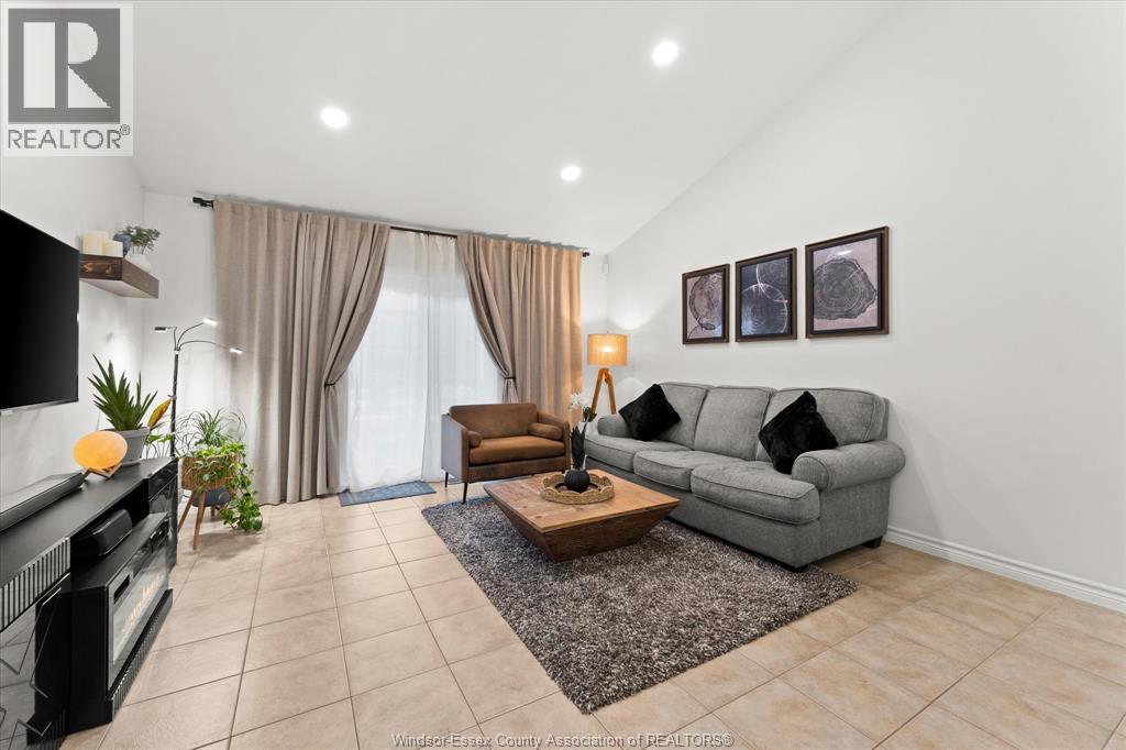 163 ANTONIO COURT - 9