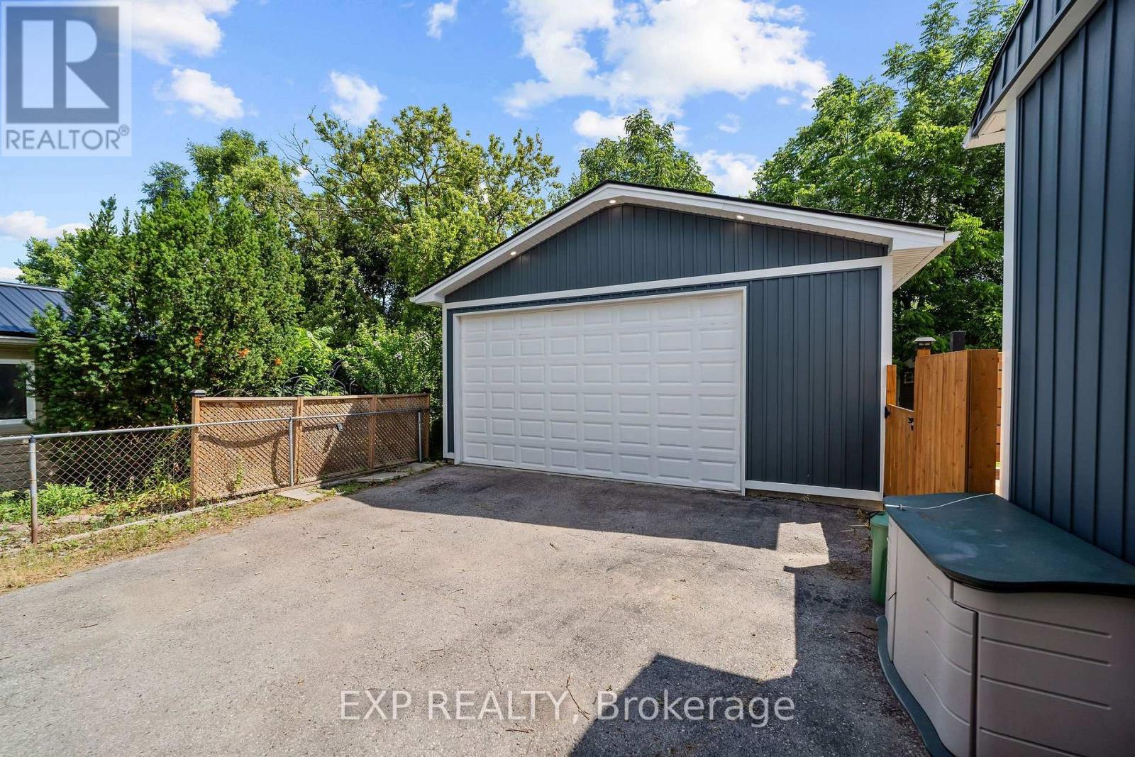 172 EAST STREET - Image 26