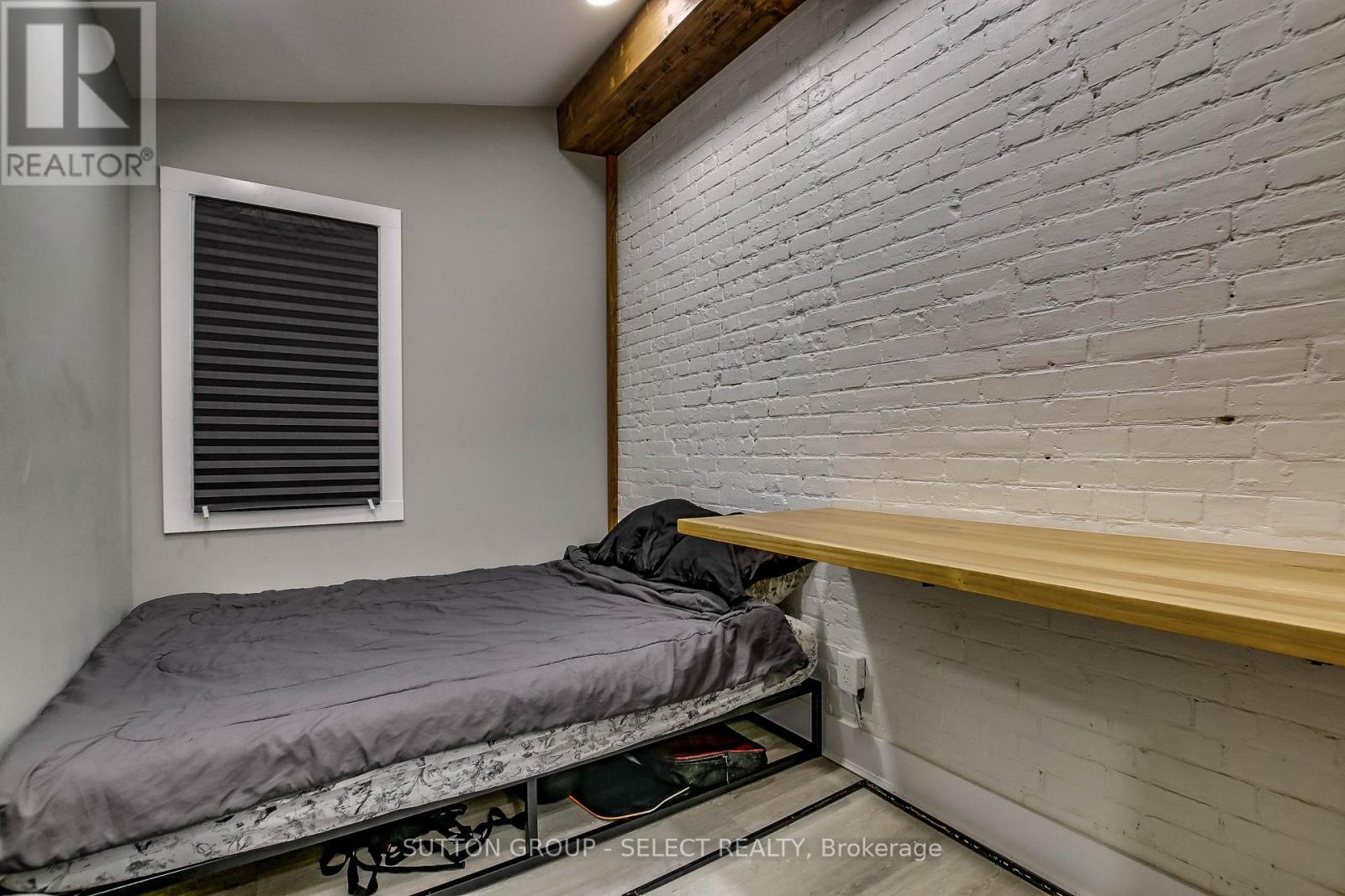 71 BRISCOE STREET E - 21