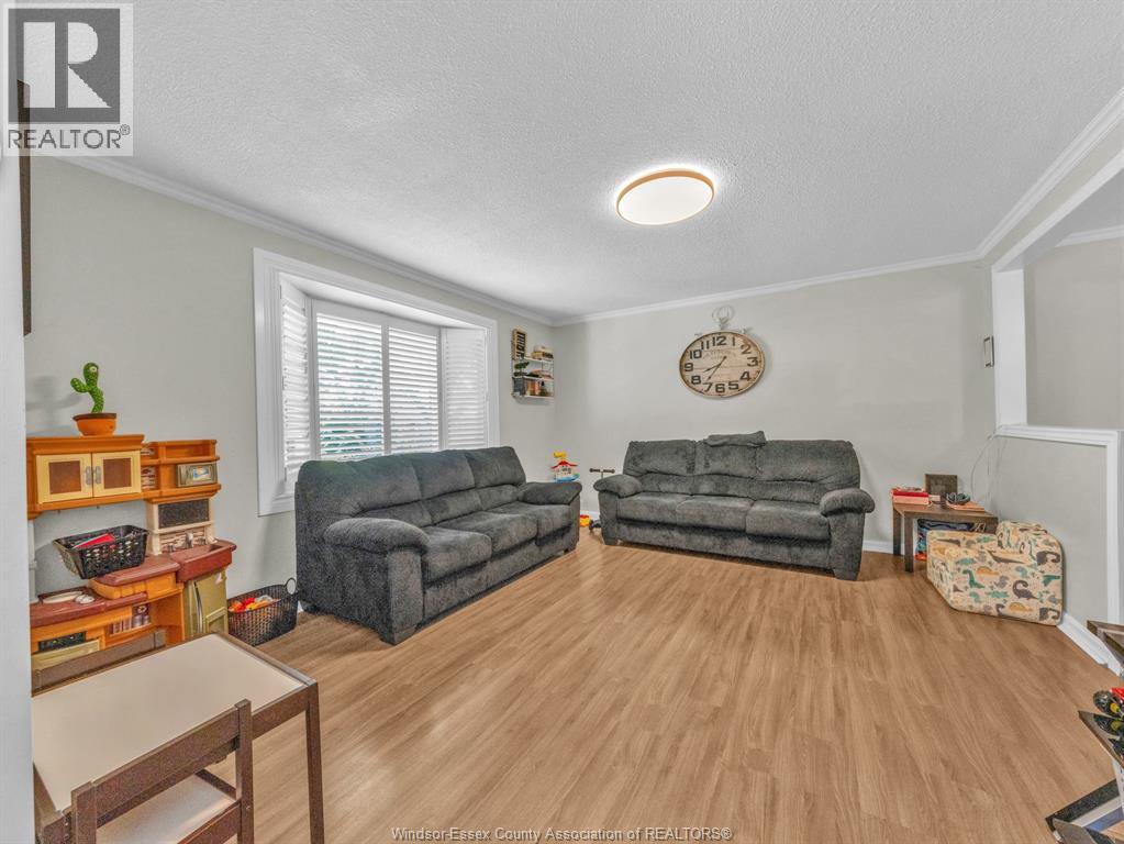 3149 ELMWOOD CRESCENT - 6