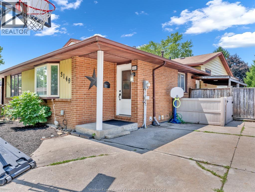 3149 ELMWOOD CRESCENT - 2