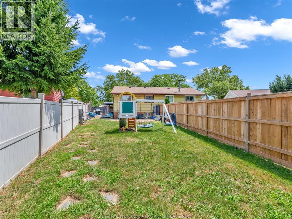 3149 ELMWOOD CRESCENT - 32
